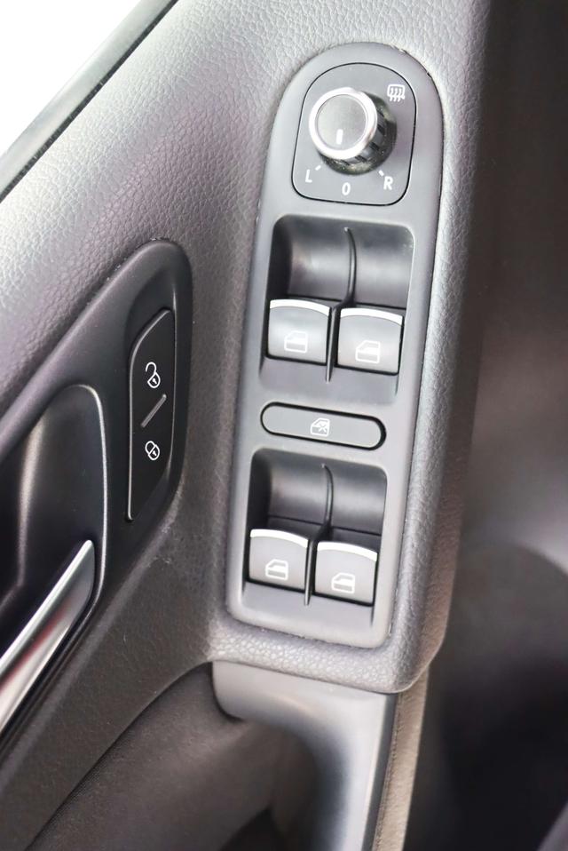 Volkswagen Golf 2012 thumb 10
