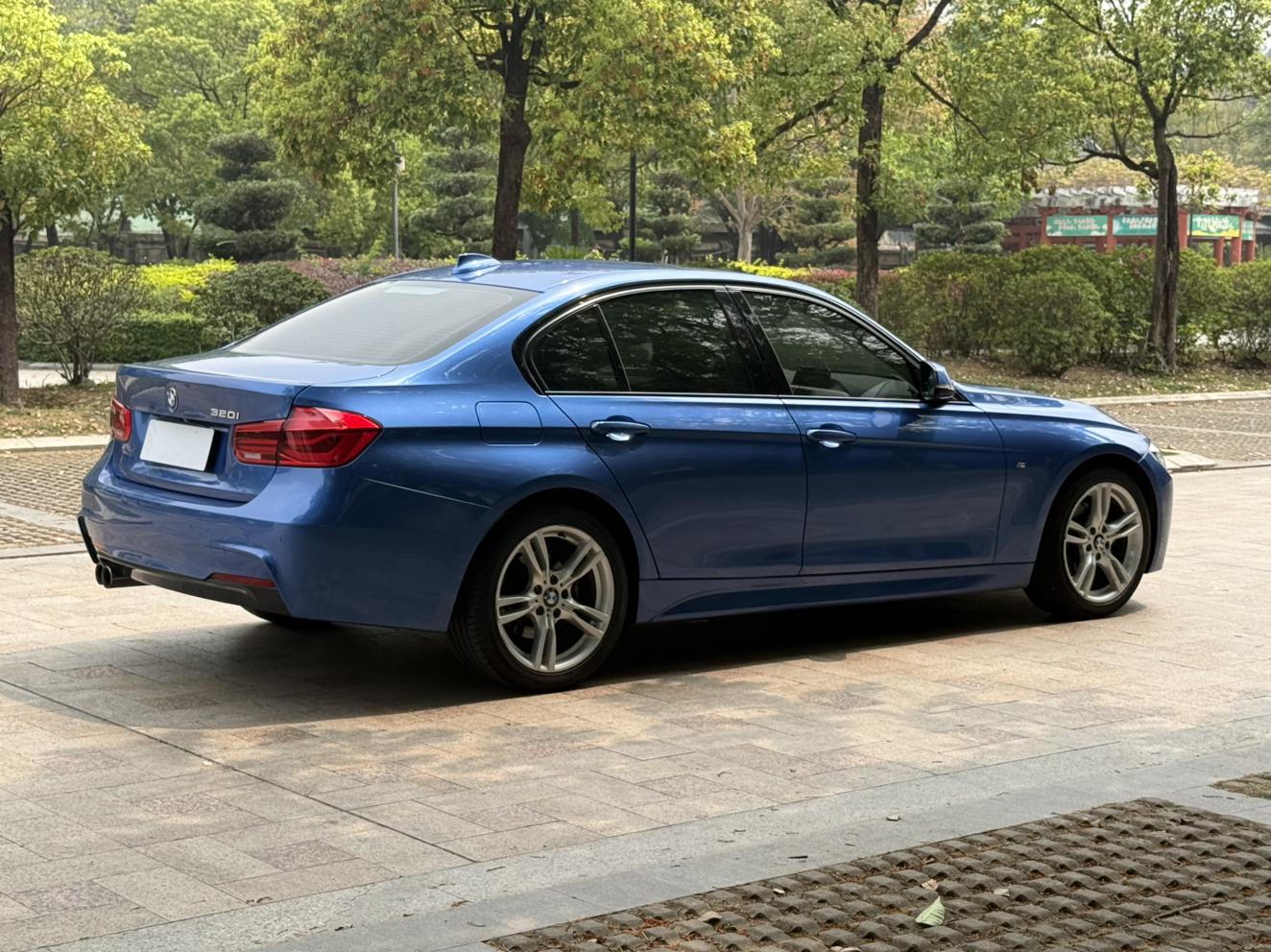 BMW 3 серии 2018 thumb 4