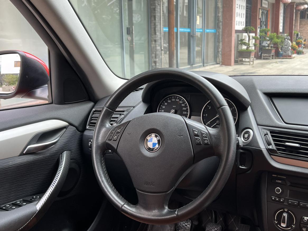 BMW X1 2013 thumb 8