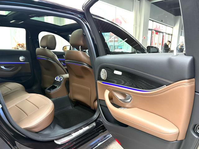 Mercedes-Benz E-Class 2023 thumb 9