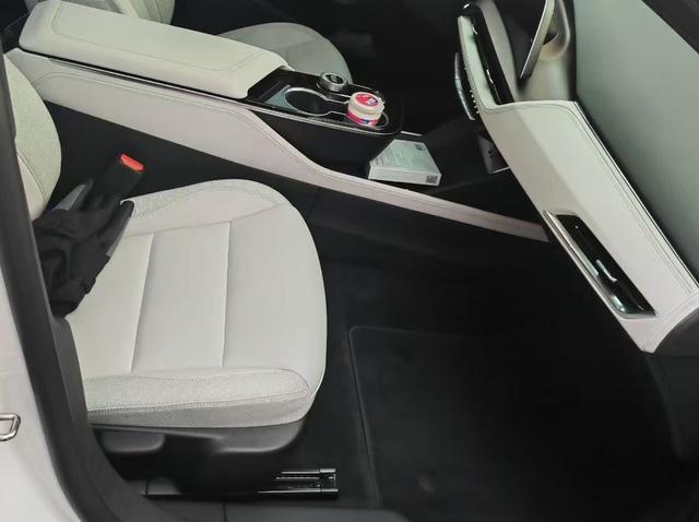 Cadillac GT4 2023 thumb 4