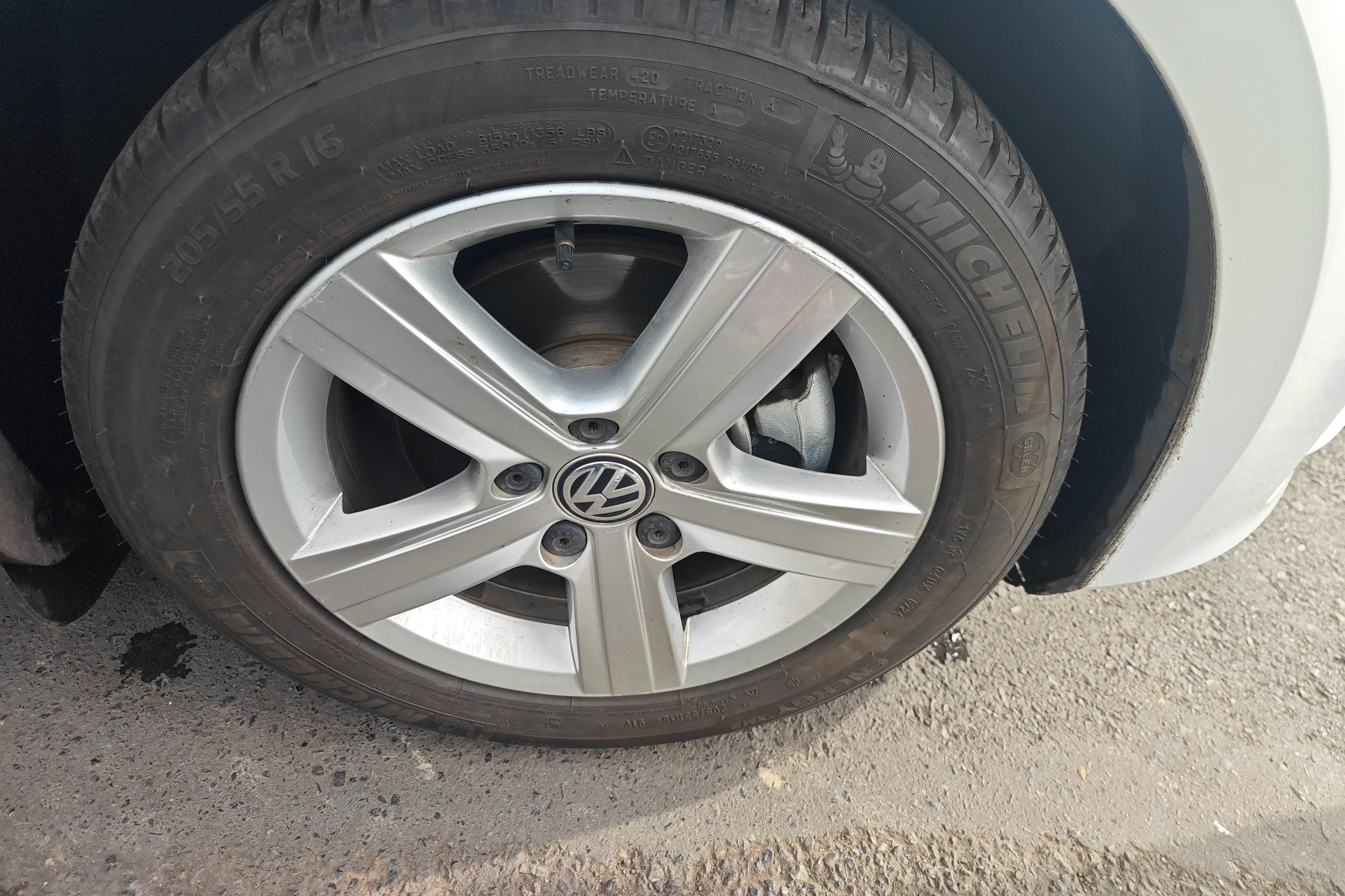 Volkswagen Golf 2017 thumb 3