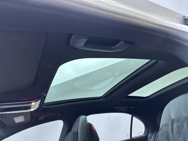 Mercedes-Benz C-Class 2023 thumb 11