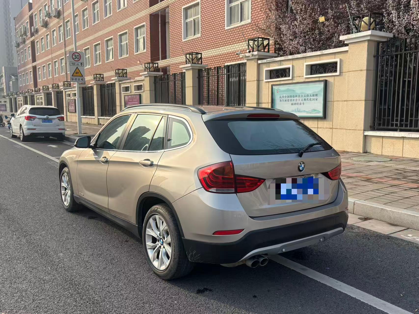 BMW X1 2014 thumb 11