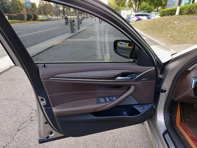 BMW 5 серии 2021 thumb 3