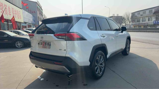 Toyota RAV4 2023 thumb 3