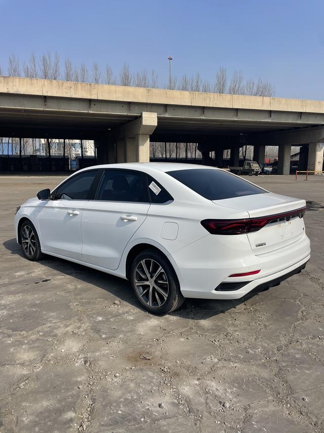 Geely Emgrand 2023 thumb 2