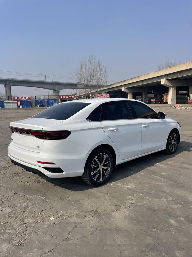 Geely Emgrand 2023 thumb 3