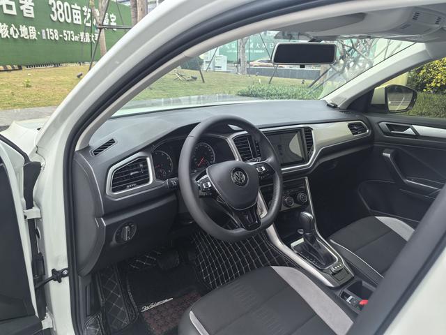 Volkswagen T-Roc 2020 thumb 11