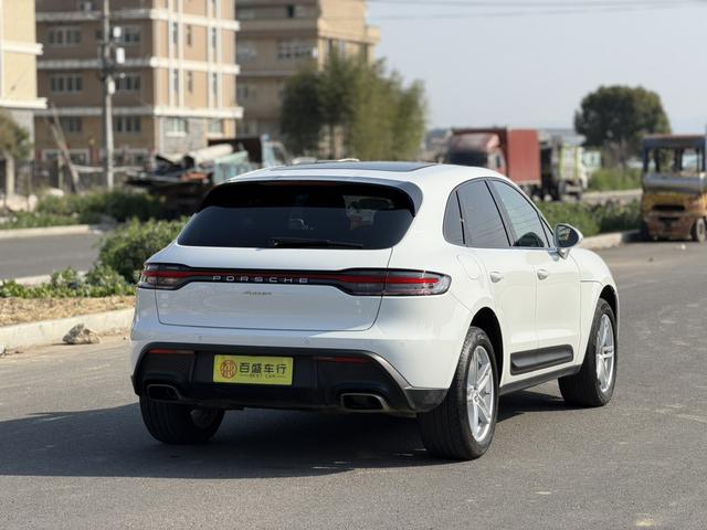 Porsche Macan 2023 thumb 2