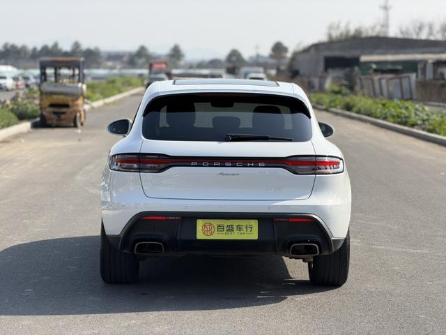 Porsche Macan 2023 thumb 3