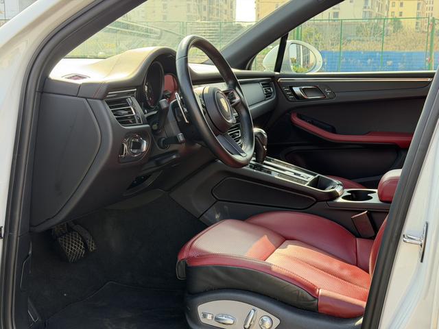 Porsche Macan 2023 thumb 4