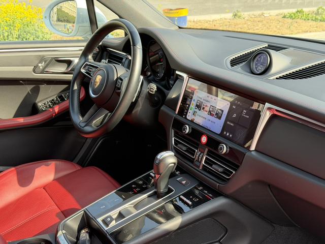 Porsche Macan 2023 thumb 6