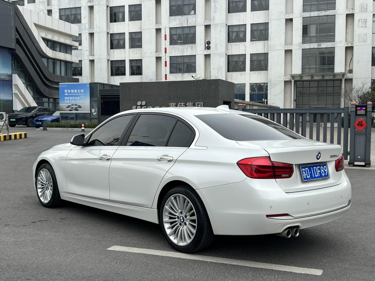 BMW 3 серии 2018 thumb 2