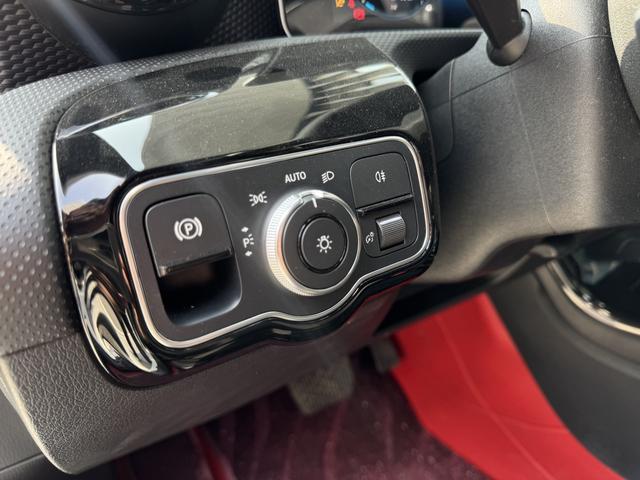 Mercedes-Benz A-Class 2019 thumb 4