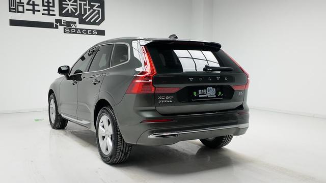 Volvo XC60 2022 thumb 3
