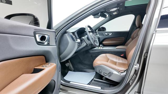 Volvo XC60 2022 thumb 10