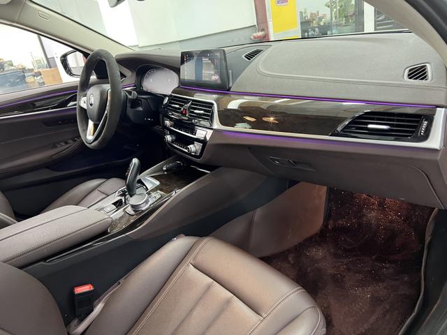 BMW 5 серии 2020 thumb 10