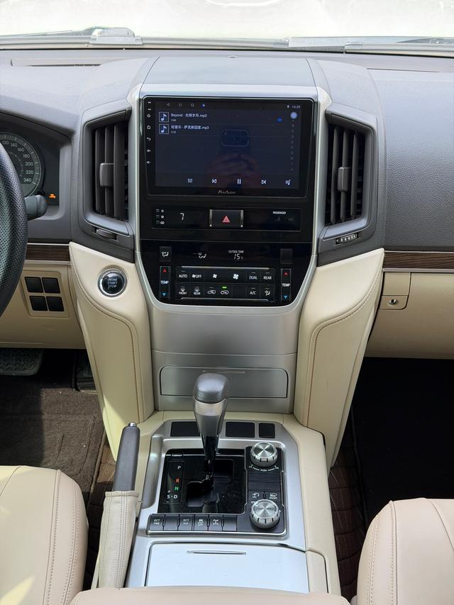 Toyota Land Cruiser 2019 thumb 6