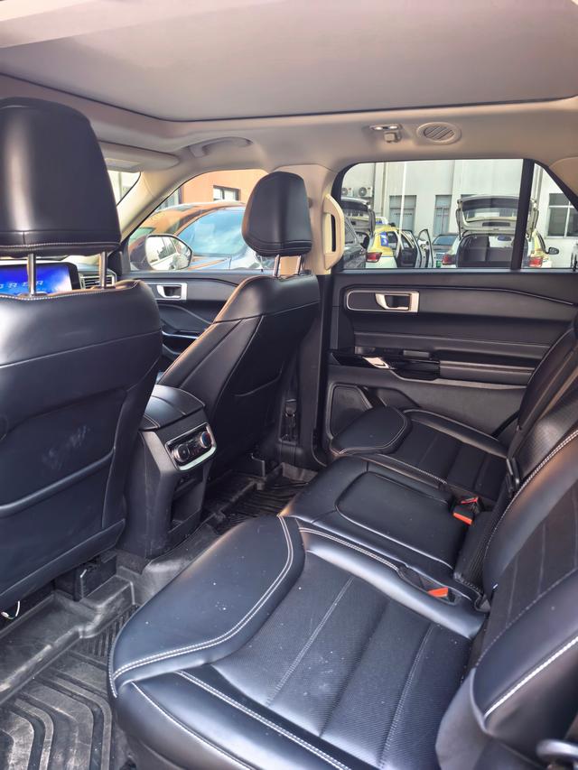 Ford Explorer 2023 thumb 3