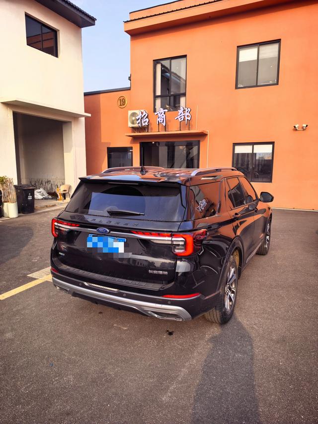 Ford Explorer 2023 thumb 4