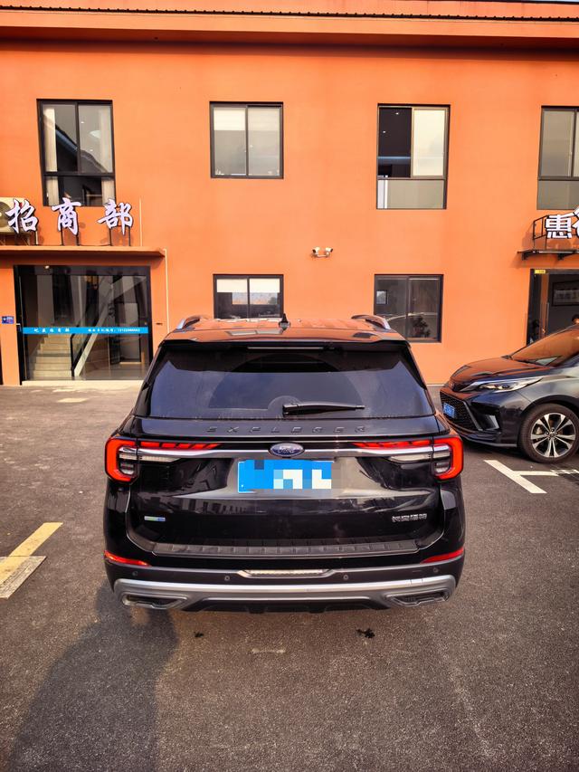 Ford Explorer 2023 thumb 5