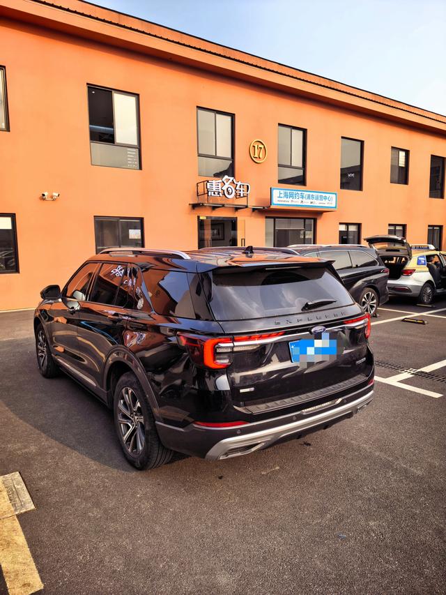Ford Explorer 2023 thumb 6