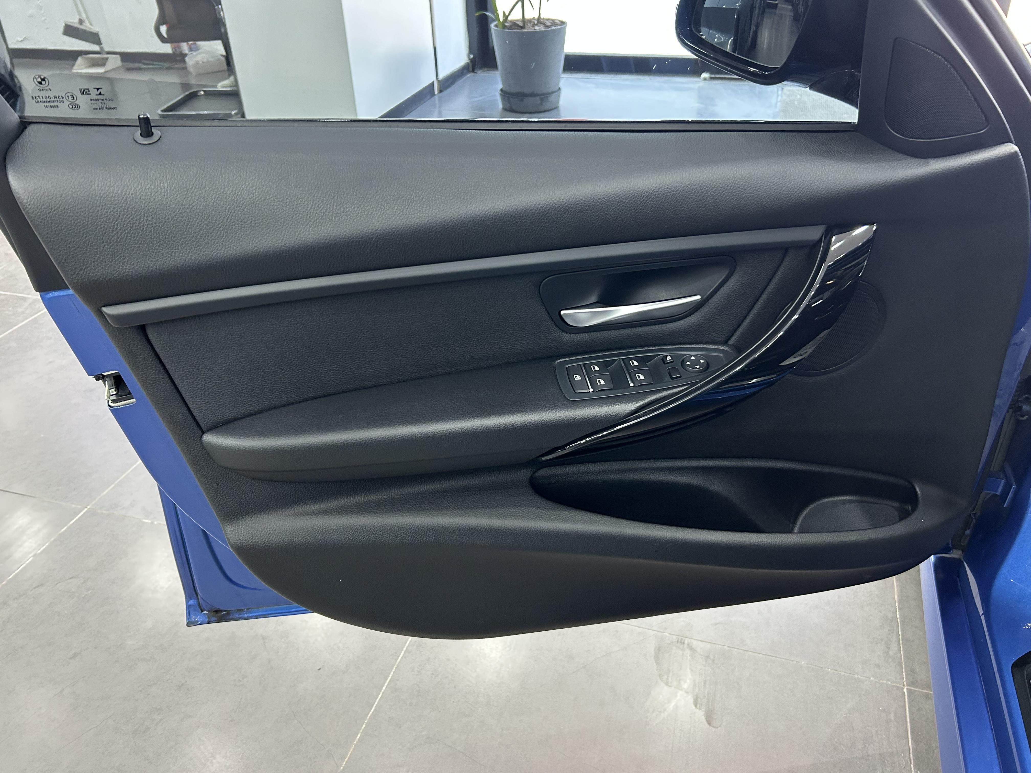 BMW 3 серии 2018 thumb 4