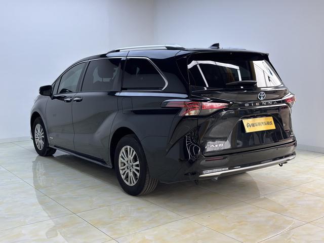 Toyota Sienna 2023 thumb 2