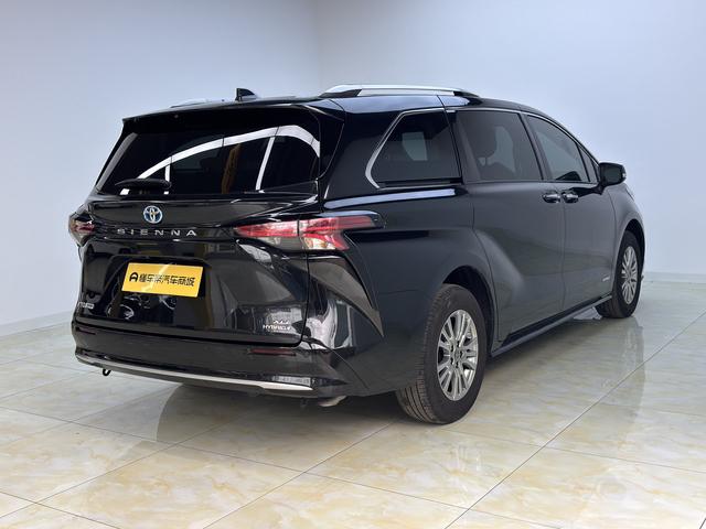 Toyota Sienna 2023 thumb 4