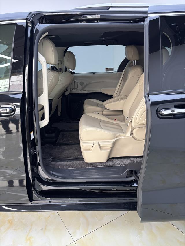 Toyota Sienna 2023 thumb 10
