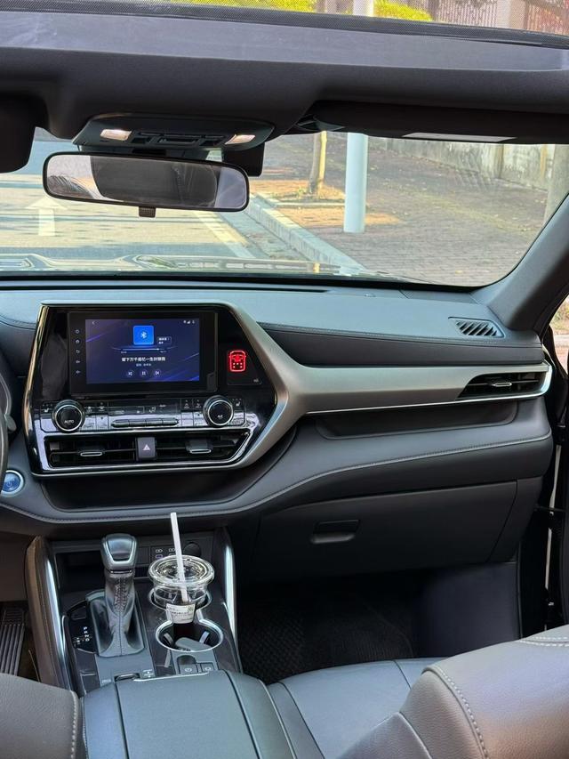 Toyota Crown 2022 thumb 4
