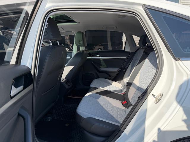Volkswagen Lavida XR 2023 thumb 5
