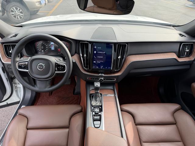 Volvo XC60 2021 thumb 3