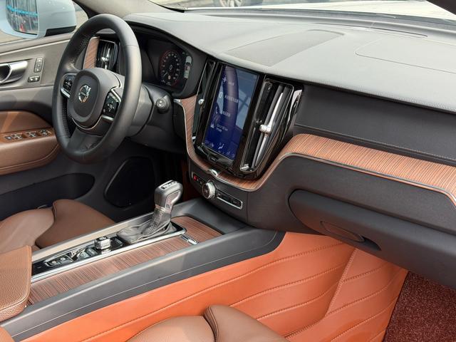 Volvo XC60 2021 thumb 7