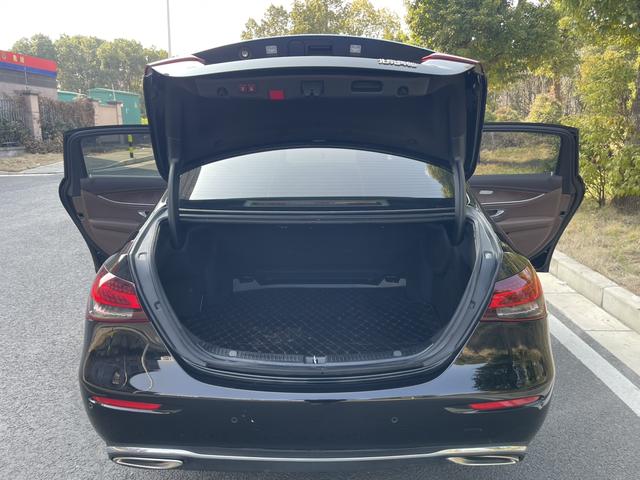 Mercedes-Benz E-Class 2023 thumb 11