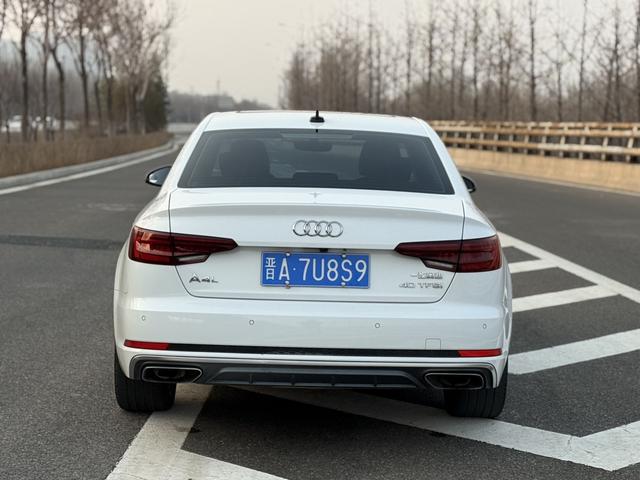 Audi A4 2019 thumb 2