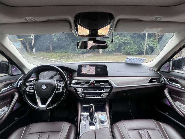 BMW 5 серии 2019 thumb 2