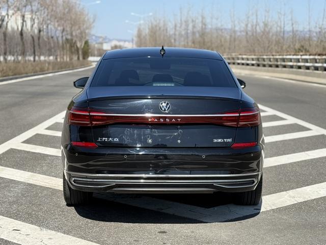 Volkswagen Passat 2023 thumb 2