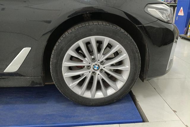 BMW 5 серии 2022 thumb 2