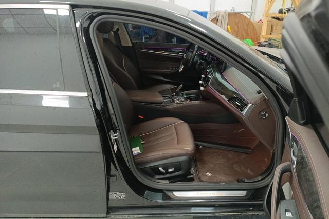 BMW 5 серии 2022 thumb 3