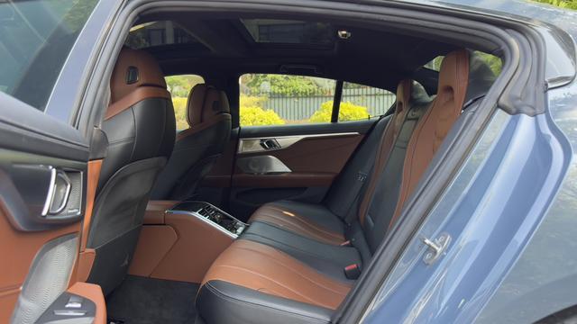 BMW 8 серии 2021 thumb 8