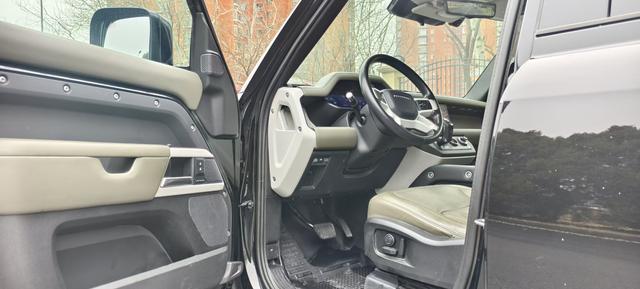 Land Rover Defender 2021 thumb 5