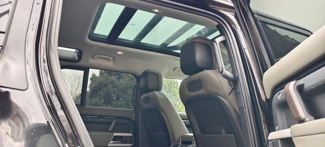 Land Rover Defender 2021 thumb 8