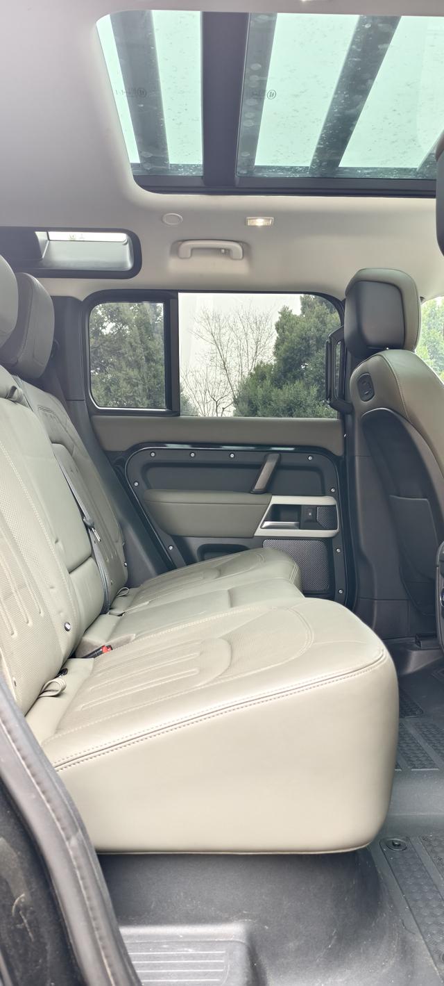 Land Rover Defender 2021 thumb 9