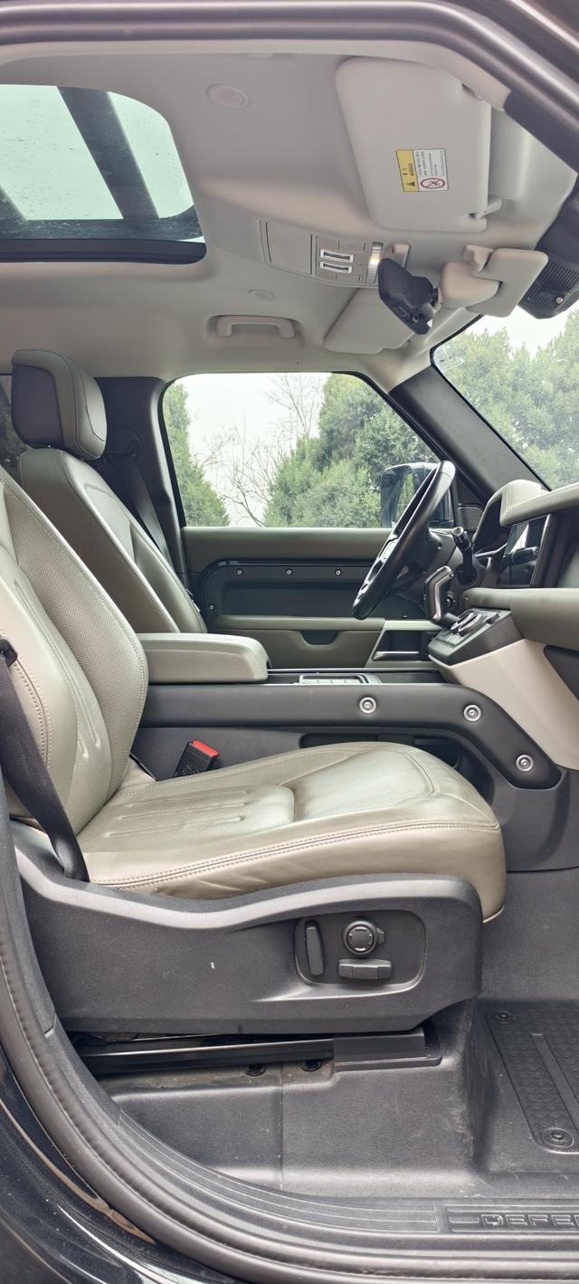 Land Rover Defender 2021 thumb 11