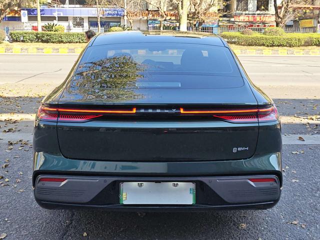 Geely Galaxy 8 PHEV 2025 thumb 2
