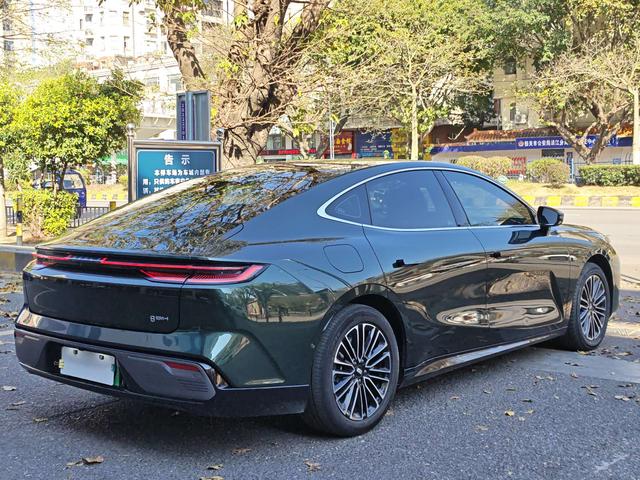Geely Galaxy 8 PHEV 2025 thumb 3
