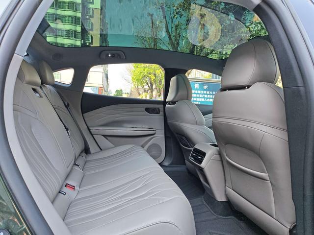 Geely Galaxy 8 PHEV 2025 thumb 4