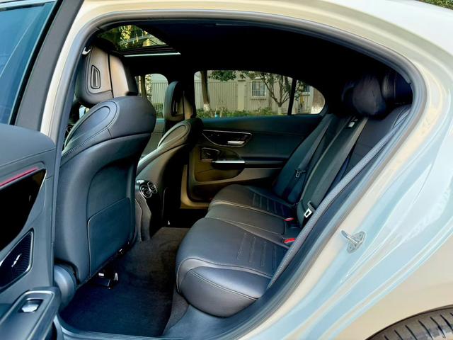 Mercedes-Benz C-Class 2023 thumb 2